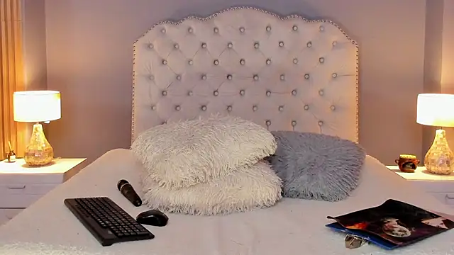 Snapshot of RamonaSimons chatting on October 2025 08:08:02 PM RamonaSimons online show from October 2025 08:08:02 PM