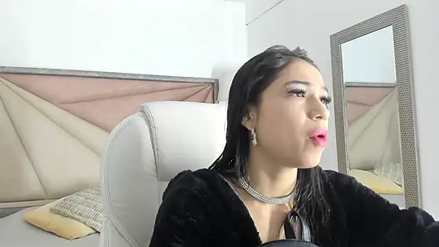FaloonRoussel online show from December 2024 06:27:01 PM