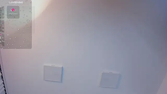 Snapshot of FaloonRoussel chatting on October 2025 06:27:02 PM FaloonRoussel online show from October 2025 06:27:02 PM