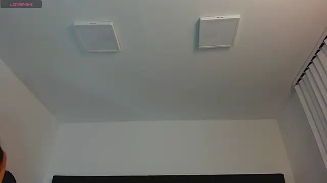 Snapshot of FaloonRoussel chatting on November 2025 06:07:02 PM FaloonRoussel online show from November 2025 06:07:02 PM