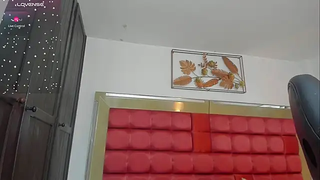 Snapshot of FaloonRoussel chatting on November 2025 05:56:02 PM FaloonRoussel online show from November 2025 05:56:02 PM