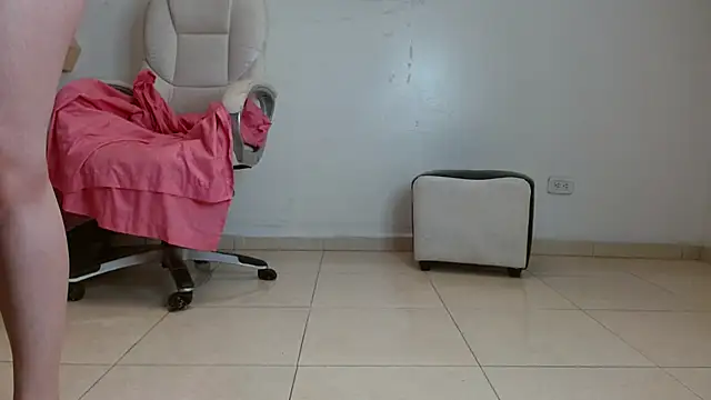 ghostwoman online show from November 2025 01:33:02 PM