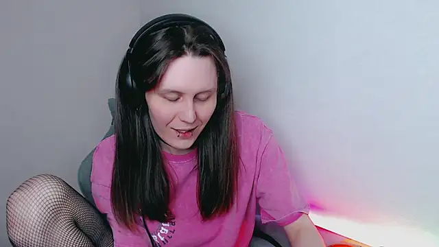 tracy cooper online show from January 2025 12:01:01 AM