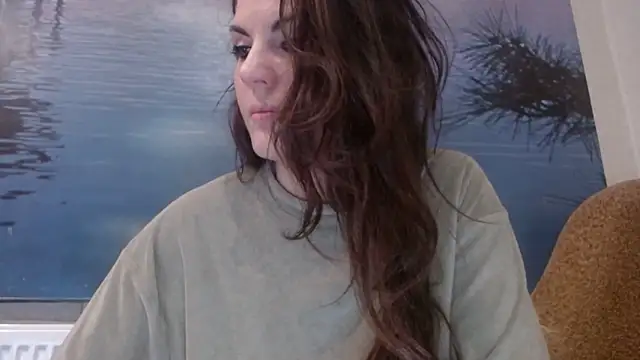 Snapshot of AliceTailor chatting on October 2025 04:37:01 PM AliceTailor online show from October 2025 04:37:01 PM