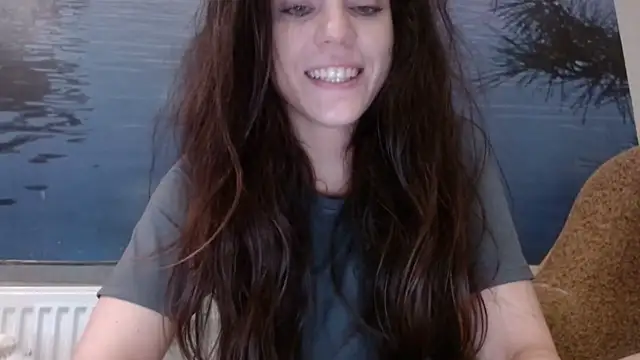 Snapshot of AliceTailor chatting on October 2025 08:05:01 PM AliceTailor online show from October 2025 08:05:01 PM