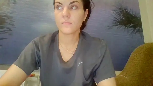 Snapshot of AliceTailor chatting on October 2025 10:49:01 AM AliceTailor online show from October 2025 10:49:01 AM