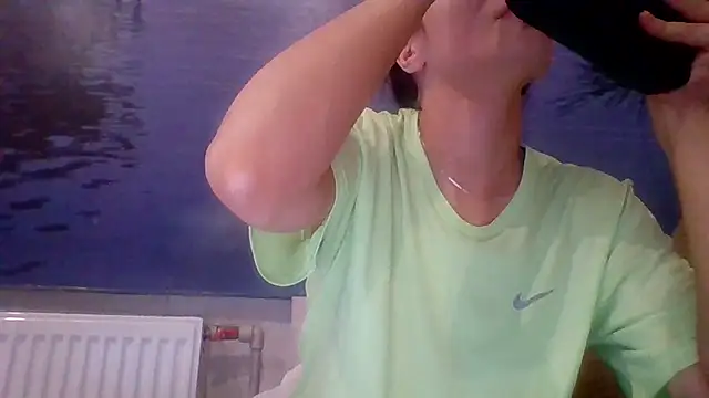 Snapshot of AliceTailor chatting on October 2025 10:54:02 PM AliceTailor online show from October 2025 10:54:02 PM