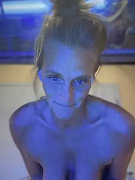 Snapshot of vixendoll87 chatting on February 2025 12:09:01 AM vixendoll87 online show from February 2025 12:09:01 AM