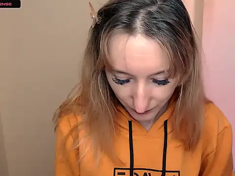 Snapshot of AmandaSell chatting on October 2025 08:00:01 AM AmandaSell online show from October 2025 08:00:01 AM