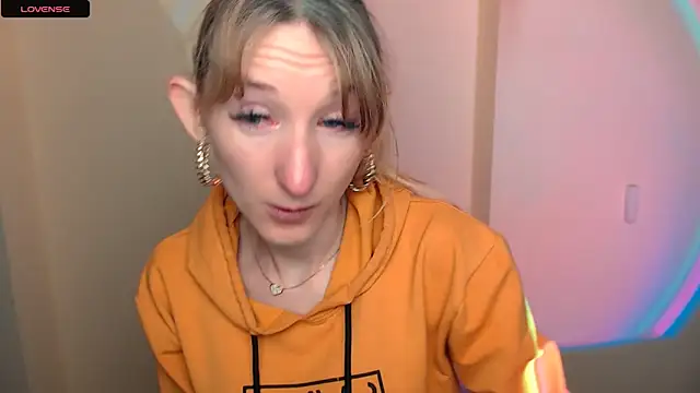 Snapshot of AmandaSell chatting on October 2025 08:12:02 AM AmandaSell online show from October 2025 08:12:02 AM