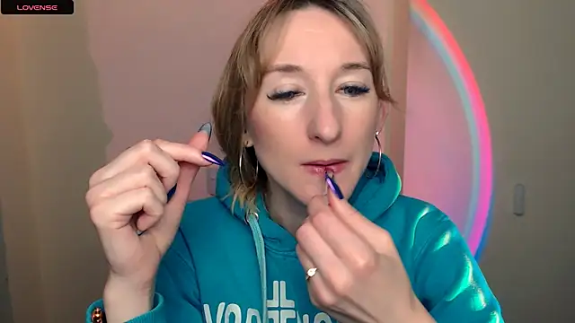 Snapshot of AmandaSell chatting on October 2025 08:12:01 AM AmandaSell online show from October 2025 08:12:01 AM