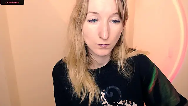 Snapshot of AmandaSell chatting on October 2025 08:12:01 AM AmandaSell online show from October 2025 08:12:01 AM