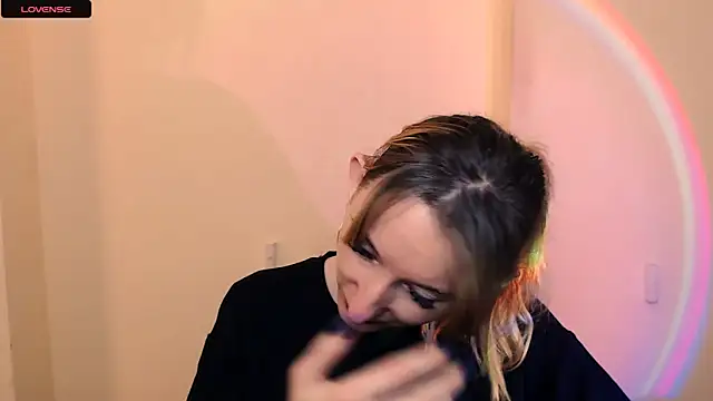 Snapshot of AmandaSell chatting on October 2025 08:13:01 AM AmandaSell online show from October 2025 08:13:01 AM