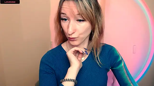 Snapshot of AmandaSell chatting on October 2025 07:51:02 AM AmandaSell online show from October 2025 07:51:02 AM