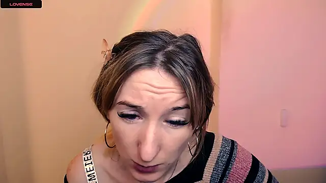 Snapshot of AmandaSell chatting on October 2025 08:37:01 AM AmandaSell online show from October 2025 08:37:01 AM