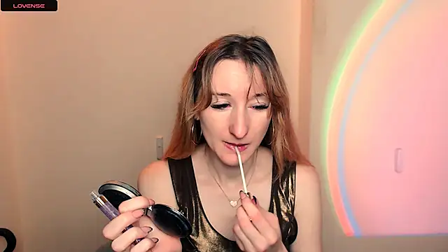 Snapshot of AmandaSell chatting on November 2025 10:13:02 AM AmandaSell online show from November 2025 10:13:02 AM