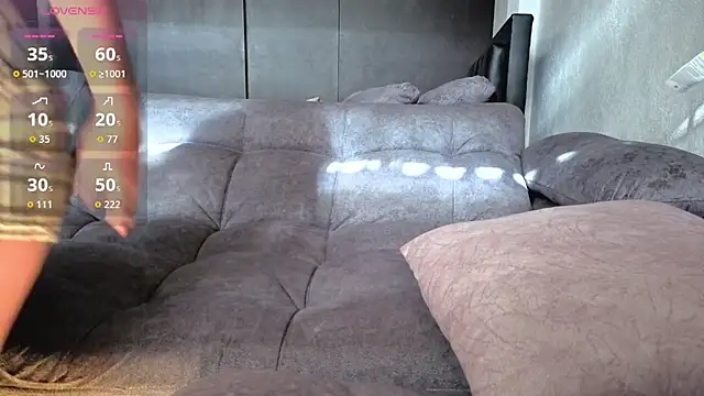 Snapshot of AnyElish chatting on December 2025 08:47:02 PM AnyElish online show from December 2025 08:47:02 PM