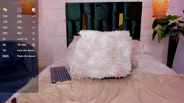 Taiissa  online show from February 2025 11:55:02 PM