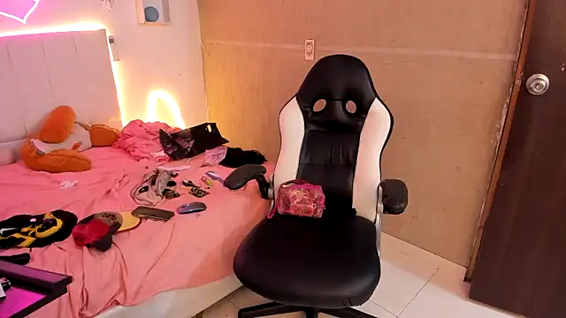 lilith horny online show from October 2025 12:30:02 AM