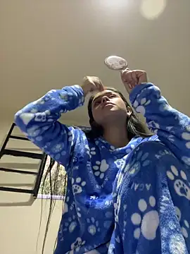 Snapshot of Kimmymadison- chatting on October 2025 10:17:01 PM Kimmymadison- online show from October 2025 10:17:01 PM