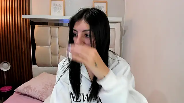 ANTONELLA  ROUSE  online show from December 2024 02:05:01 AM