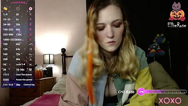 Snapshot of EllieeRose chatting on November 2025 09:25:02 PM EllieeRose online show from November 2025 09:25:02 PM
