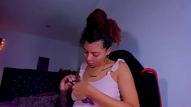 kerlysmith 24 online show from December 2024 05:41:02 PM