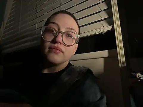 Snapshot of Starving4Cock chatting on December 2024 07:18:01 AM Starving4Cock online show from December 2024 07:18:01 AM