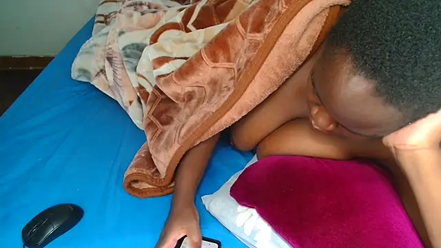 KINKYBLACKDOLL online show from November 2025 04:11:01 AM