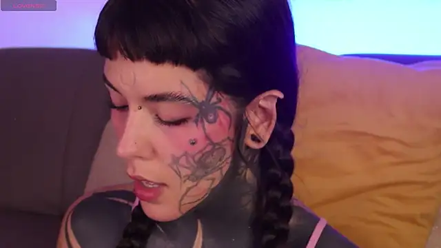 Snapshot of SylveonFox chatting on September 2025 11:20:01 PM SylveonFox online show from September 2025 11:20:01 PM