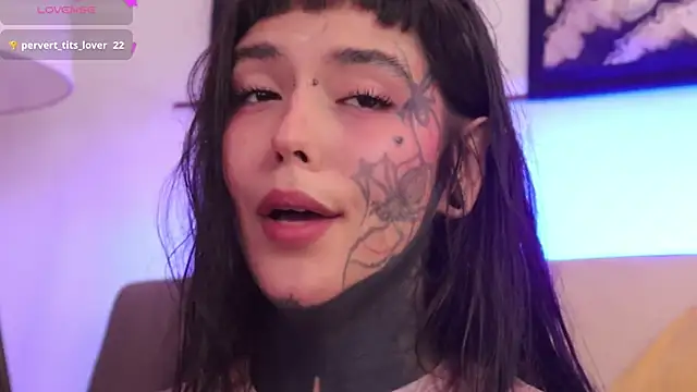 Snapshot of SylveonFox chatting on October 2025 04:15:02 PM SylveonFox online show from October 2025 04:15:02 PM