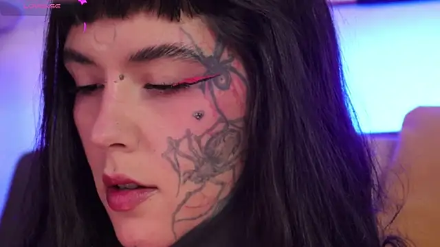 Snapshot of SylveonFox chatting on October 2025 10:40:02 PM SylveonFox online show from October 2025 10:40:02 PM