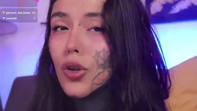 Snapshot of SylveonFox chatting on October 2025 11:22:02 AM SylveonFox online show from October 2025 11:22:02 AM