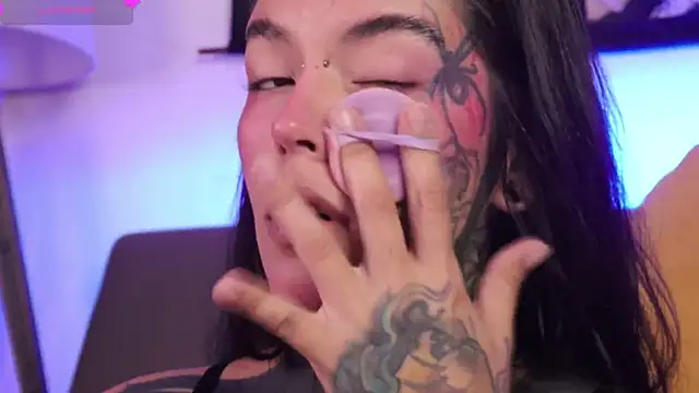 Snapshot of SylveonFox chatting on October 2025 10:37:01 AM SylveonFox online show from October 2025 10:37:01 AM