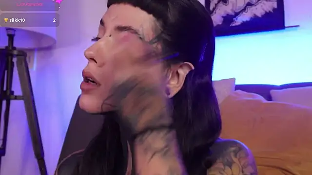 Snapshot of SylveonFox chatting on October 2025 01:35:01 AM SylveonFox online show from October 2025 01:35:01 AM