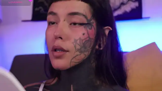 Snapshot of SylveonFox chatting on October 2025 11:03:01 AM SylveonFox online show from October 2025 11:03:01 AM