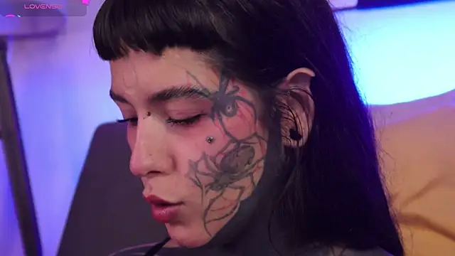 Snapshot of SylveonFox chatting on October 2025 11:49:01 PM SylveonFox online show from October 2025 11:49:01 PM