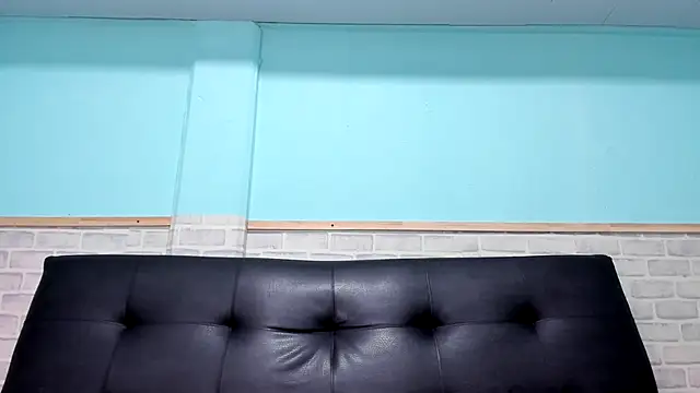 emily hunter12 online show from October 2025 02:03:02 PM