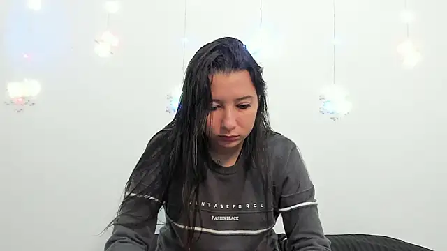 cami-01 online show from December 2024 01:39:02 PM