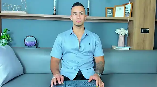 Snapshot of Juan_muscle chatting on January 2025 02:06:01 AM Juan muscle online show from January 2025 02:06:01 AM