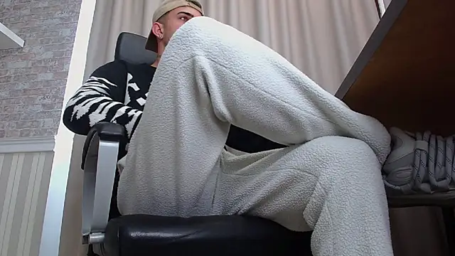 Snapshot of BrandonTate chatting on October 2025 09:05:02 AM BrandonTate online show from October 2025 09:05:02 AM