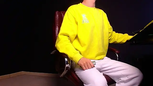 Snapshot of BrandonTate chatting on October 2025 10:35:02 AM BrandonTate online show from October 2025 10:35:02 AM