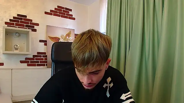 Snapshot of BrandonTate chatting on October 2025 10:47:02 AM BrandonTate online show from October 2025 10:47:02 AM