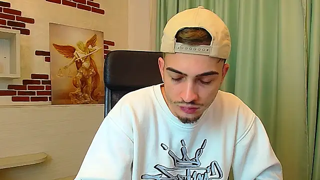 Snapshot of BrandonTate chatting on October 2025 04:02:01 AM BrandonTate online show from October 2025 04:02:01 AM