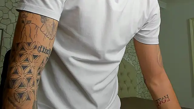 Snapshot of BrandonTate chatting on October 2025 10:56:02 AM BrandonTate online show from October 2025 10:56:02 AM