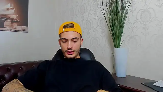 Snapshot of BrandonTate chatting on November 2025 10:38:01 AM BrandonTate online show from November 2025 10:38:01 AM