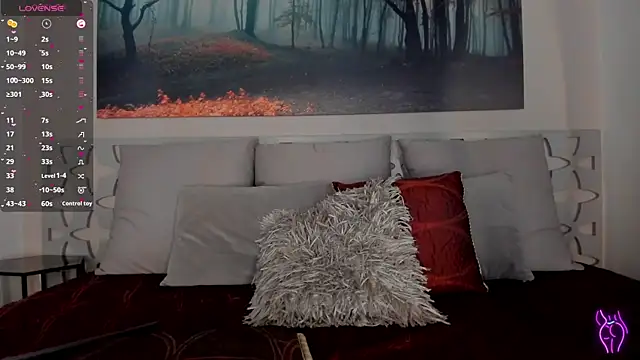 Snapshot of LunaRuso chatting on February 2025 08:19:01 PM LunaRuso online show from February 2025 08:19:01 PM