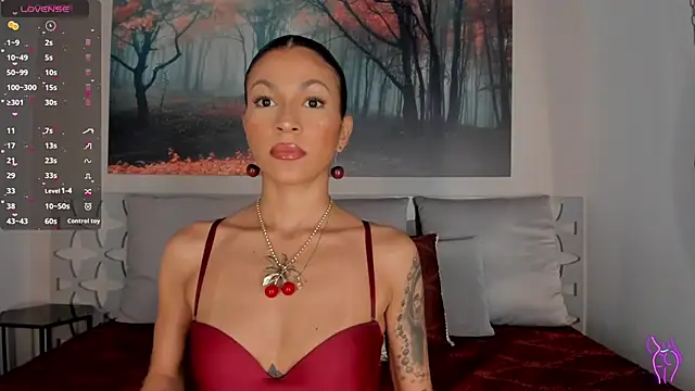 Snapshot of LunaRuso chatting on February 2025 08:29:02 PM LunaRuso online show from February 2025 08:29:02 PM