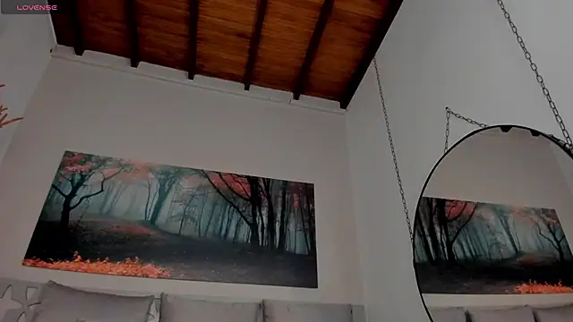 Snapshot of LunaRuso chatting on February 2025 02:18:01 AM LunaRuso online show from February 2025 02:18:01 AM