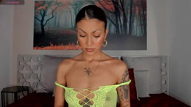 Snapshot of LunaRuso chatting on February 2025 08:14:02 PM LunaRuso online show from February 2025 08:14:02 PM